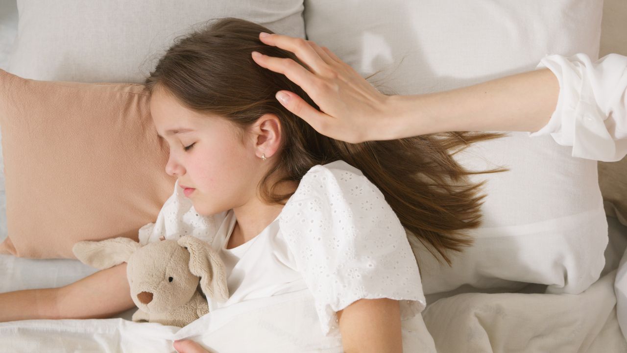 Sốt siêu vi ở trẻ em - Sốt mấy ngày thì cần làm xét nghiệm?