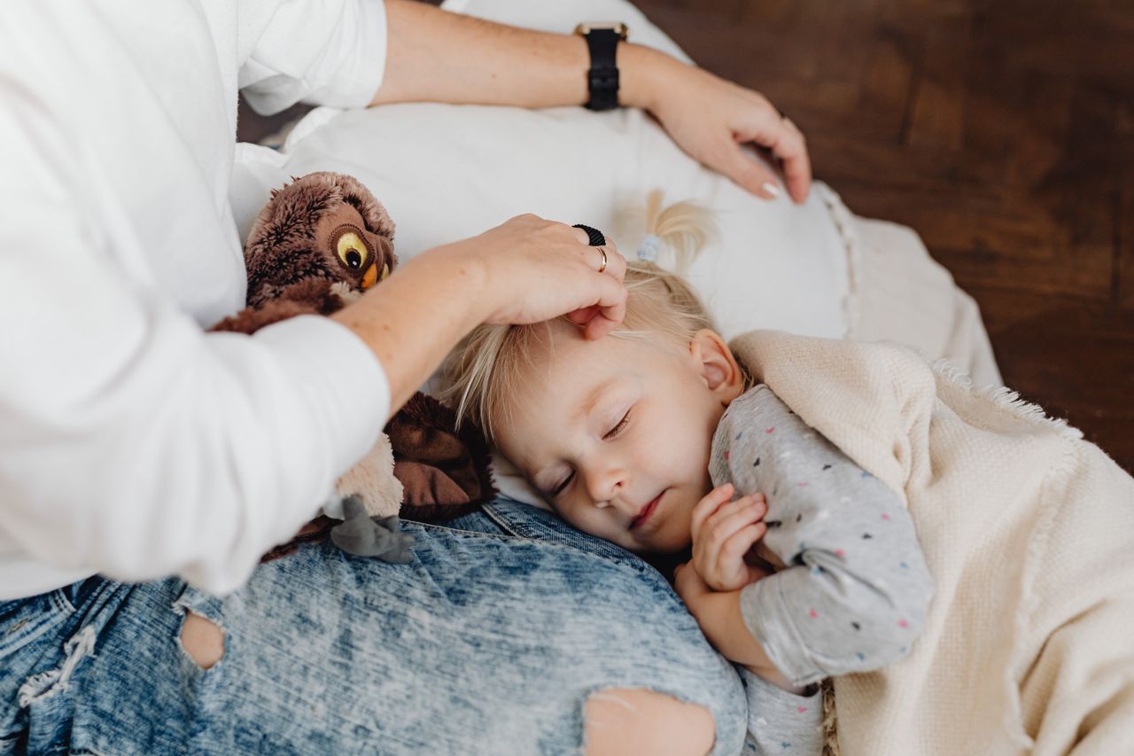 Trẻ bị co giật phải làm sao? Cách sơ cứu đúng tại nhà